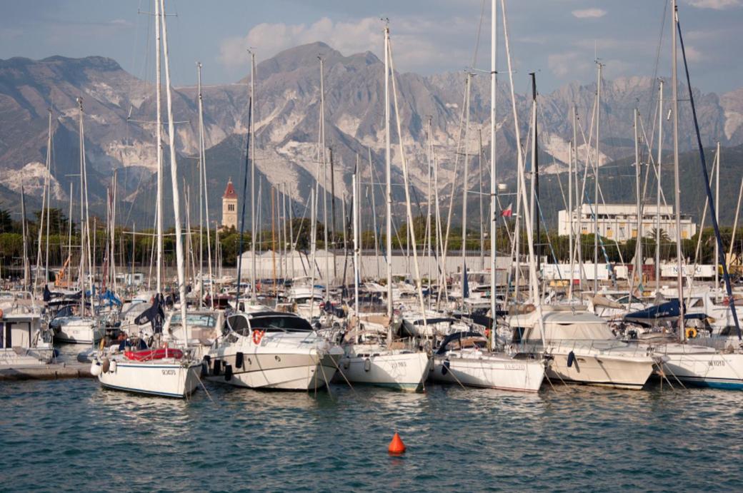 La Conchiglia A Marina Lägenhet Marina Di Carrara Exteriör bild