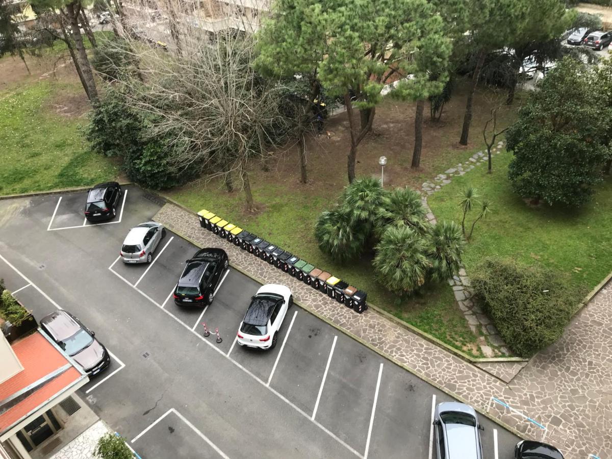 La Conchiglia A Marina Lägenhet Marina Di Carrara Exteriör bild